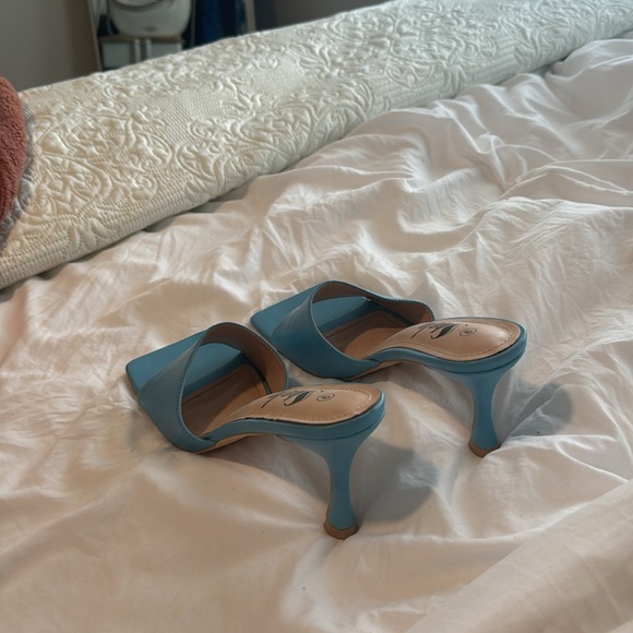 Blue sandal heels size 9 - Picture 2 of 3